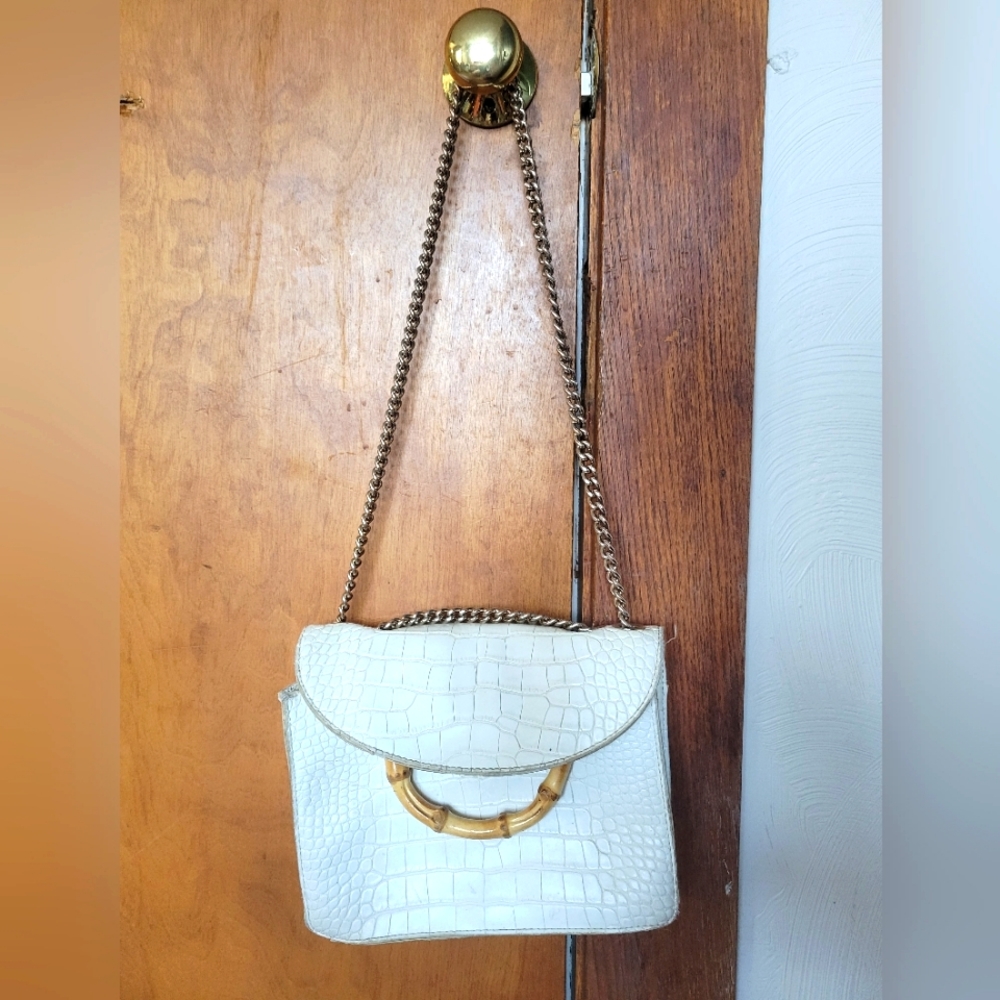 JustFab White crossbody purse with bamboo handle & gold chain